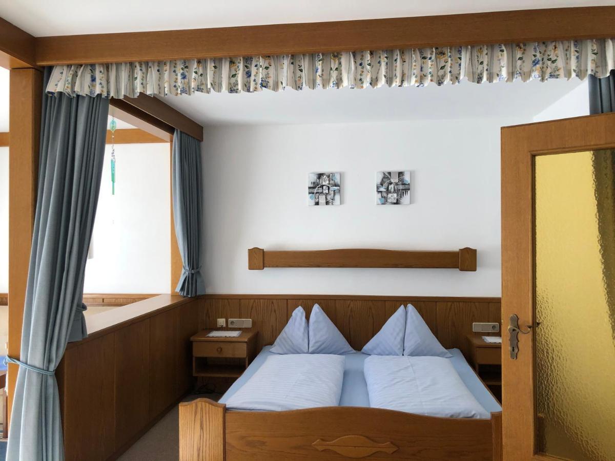 Fruehstueckspension-Appartementhaus Wasserer Бад Кляйнкирххайм Экстерьер фото