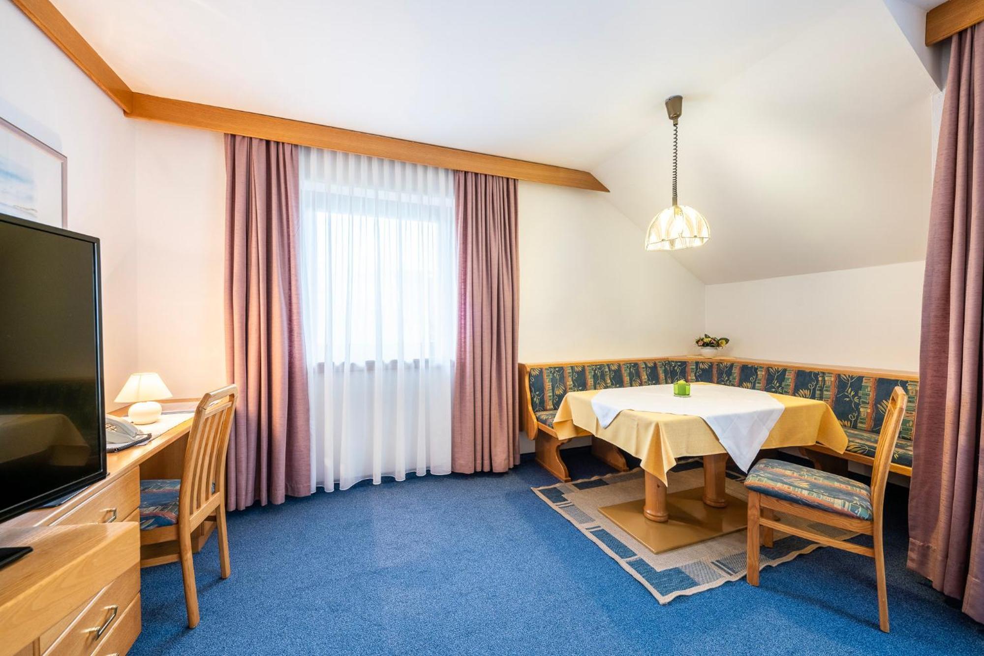 Fruehstueckspension-Appartementhaus Wasserer Бад Кляйнкирххайм Экстерьер фото